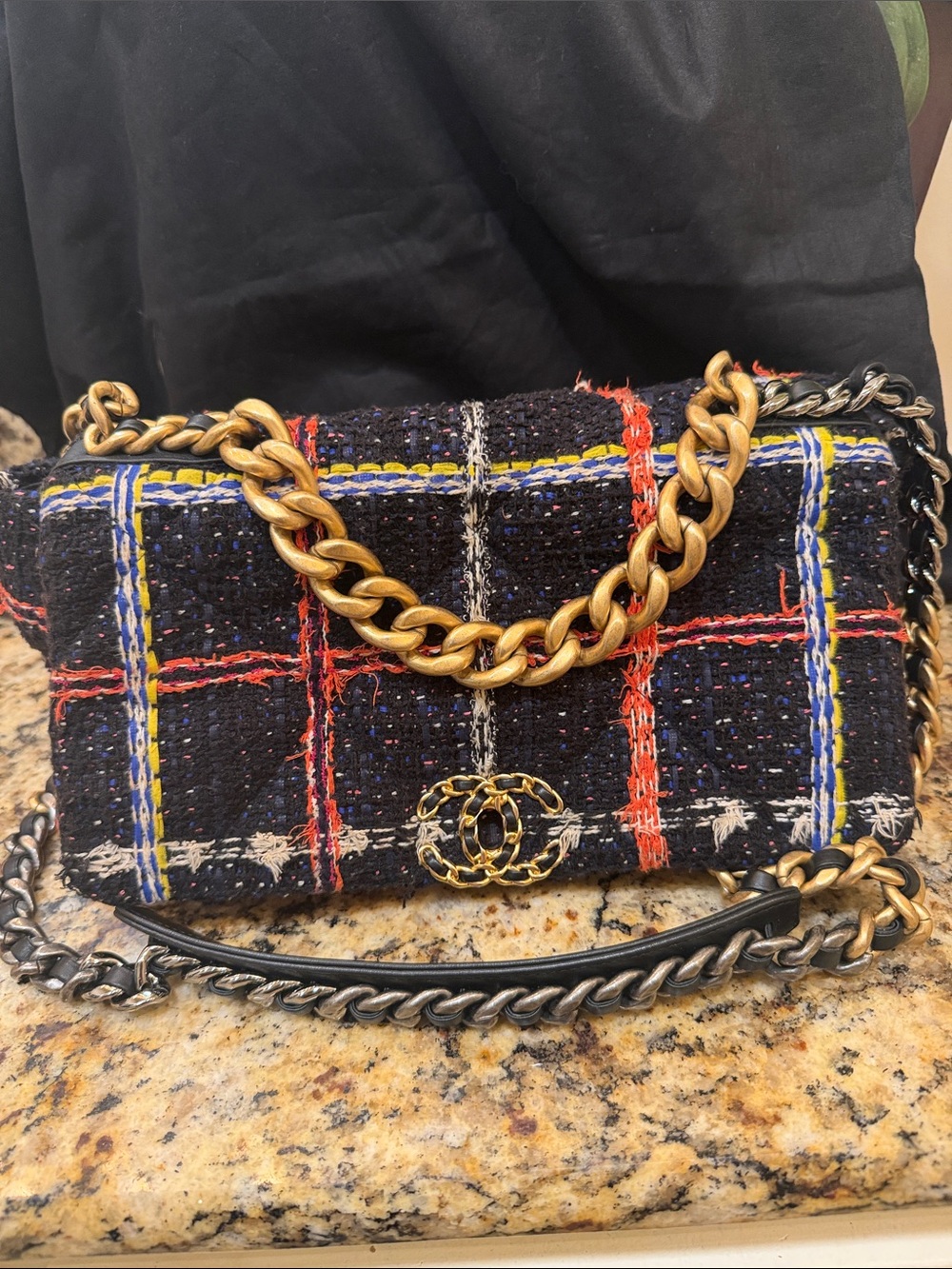 CHANEL Black Tweed Shoulder Bag with Multicolor Plaid and Gold Chain - Picture 5 of 5